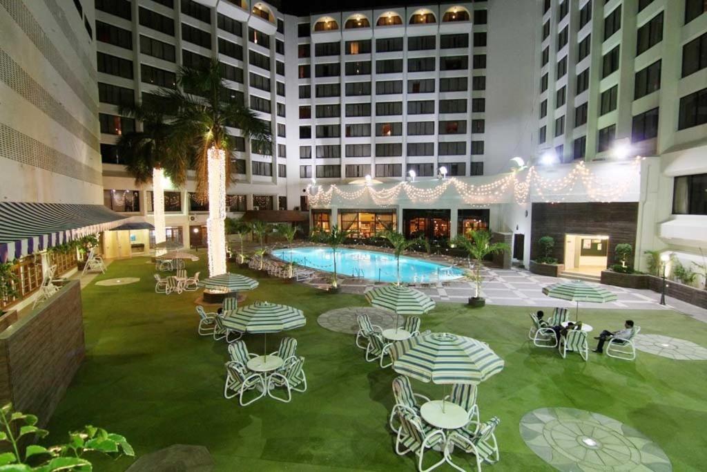 Regent Plaza Hotel & Convention Center Карачи Экстерьер фото