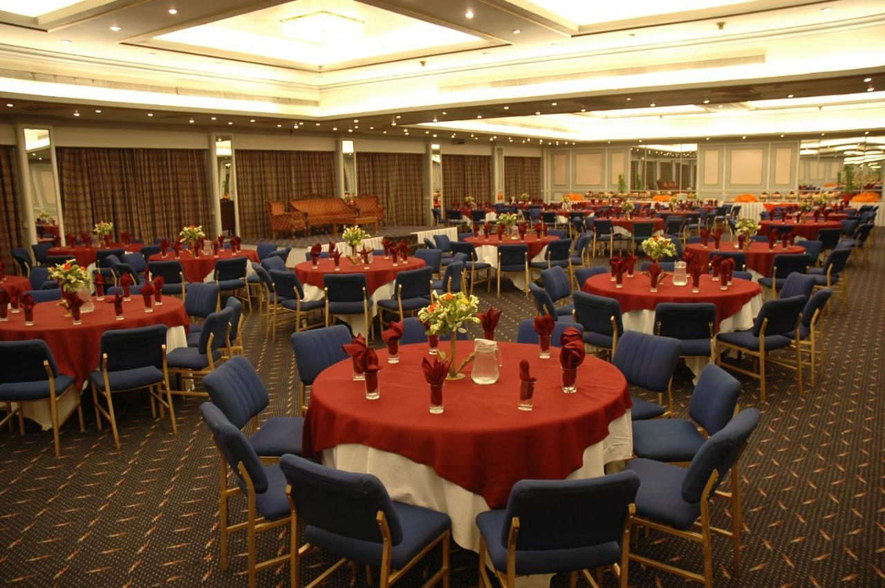 Regent Plaza Hotel & Convention Center Карачи Экстерьер фото