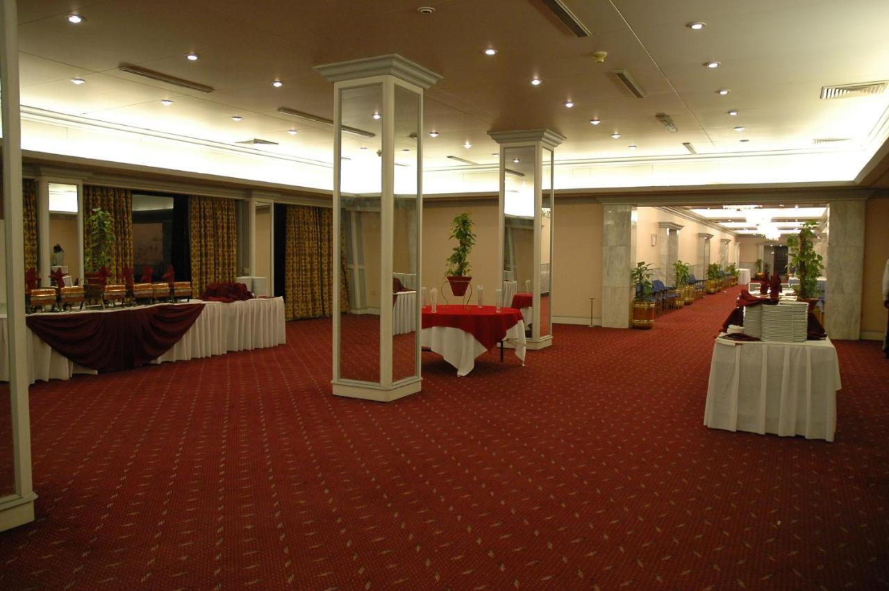 Regent Plaza Hotel & Convention Center Карачи Экстерьер фото