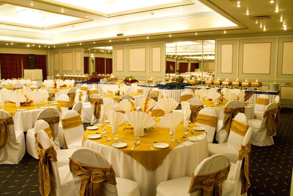 Regent Plaza Hotel & Convention Center Карачи Экстерьер фото