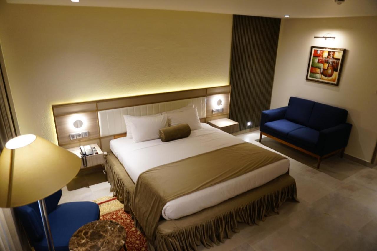 Regent Plaza Hotel & Convention Center Карачи Экстерьер фото
