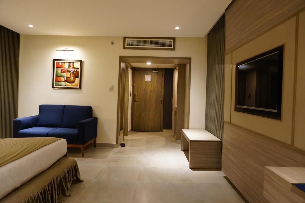 Regent Plaza Hotel & Convention Center Карачи Экстерьер фото