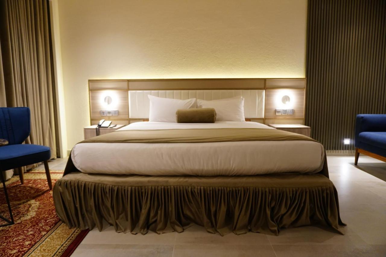 Regent Plaza Hotel & Convention Center Карачи Экстерьер фото