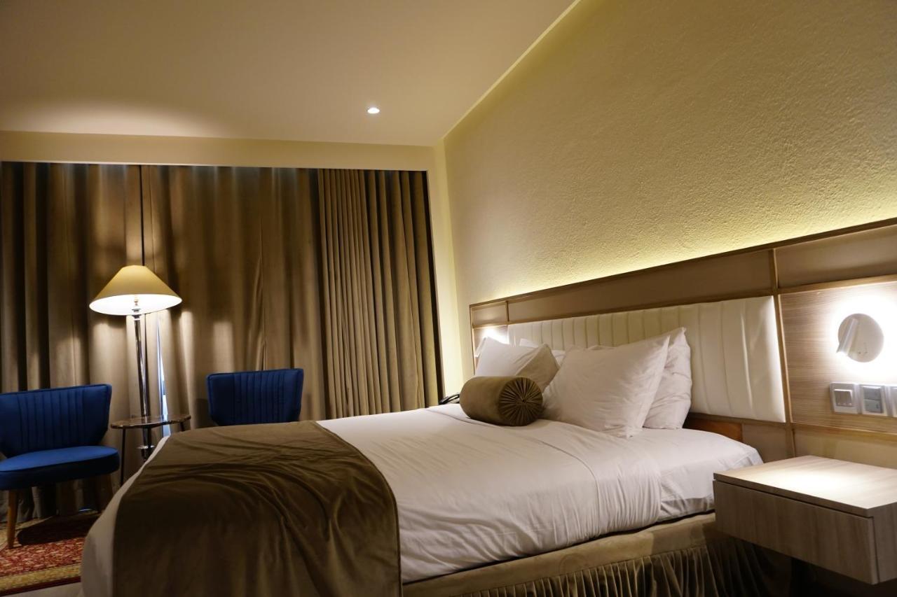Regent Plaza Hotel & Convention Center Карачи Экстерьер фото