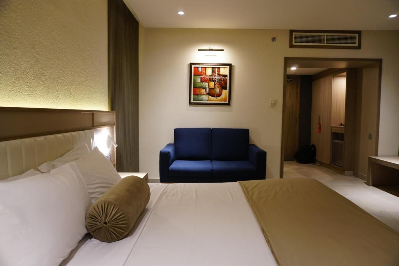 Regent Plaza Hotel & Convention Center Карачи Экстерьер фото