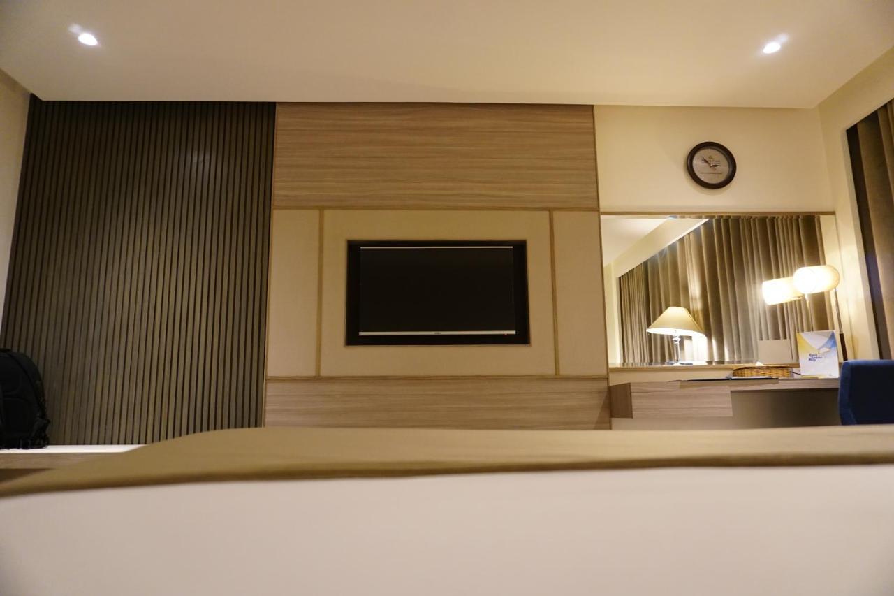 Regent Plaza Hotel & Convention Center Карачи Экстерьер фото