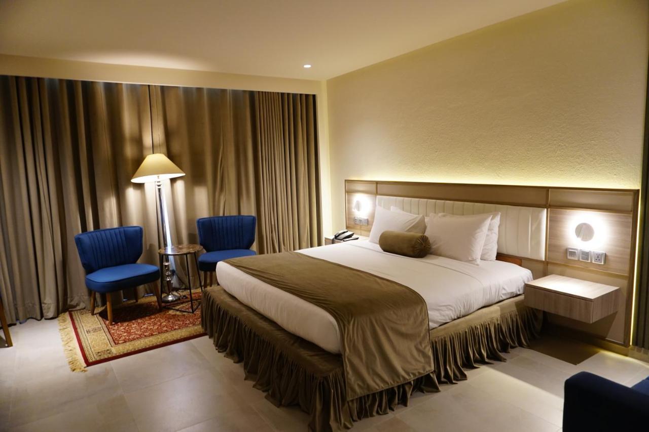 Regent Plaza Hotel & Convention Center Карачи Экстерьер фото