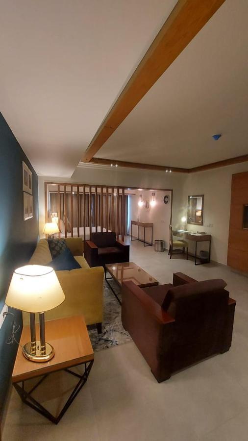 Regent Plaza Hotel & Convention Center Карачи Экстерьер фото