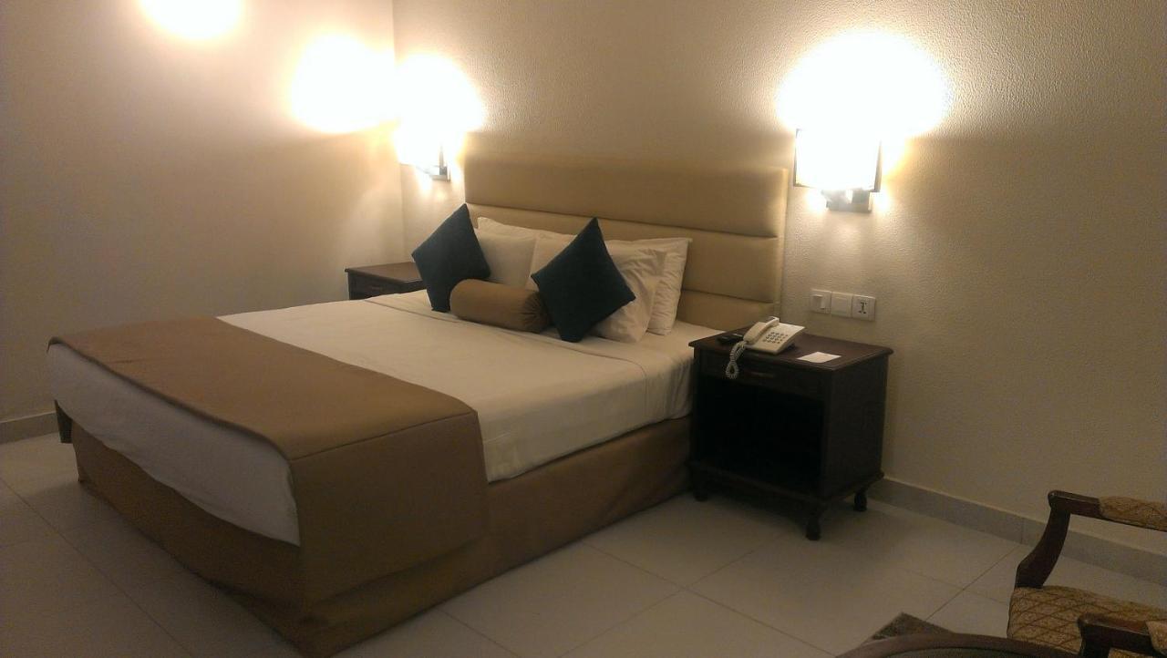 Regent Plaza Hotel & Convention Center Карачи Экстерьер фото