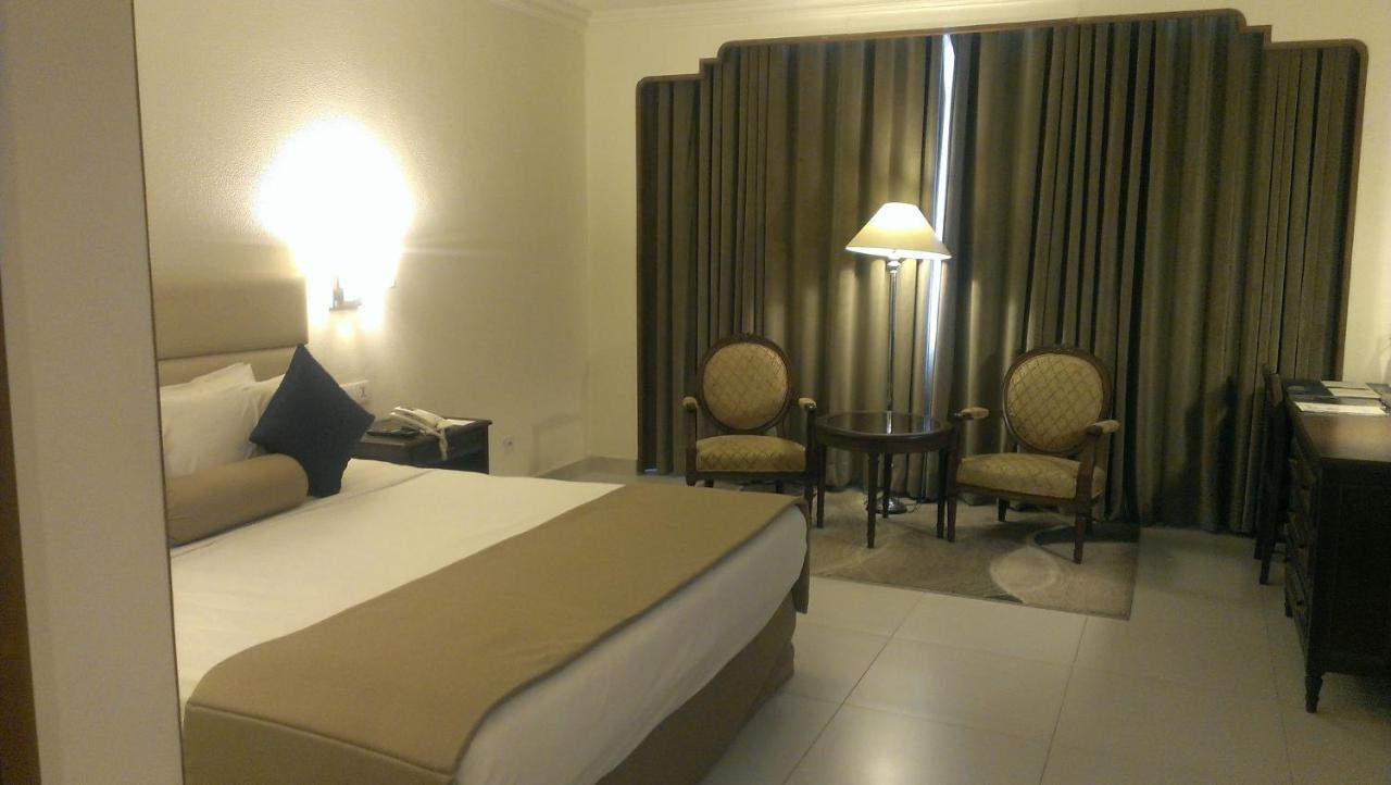 Regent Plaza Hotel & Convention Center Карачи Экстерьер фото