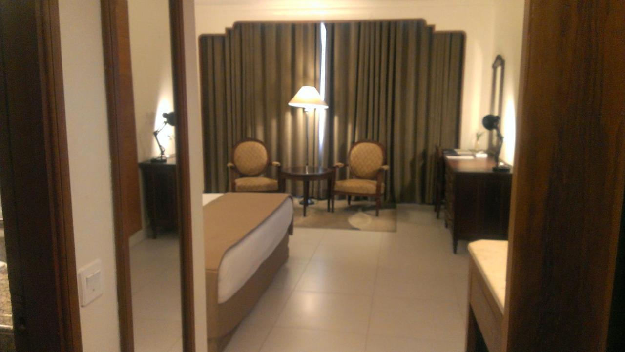 Regent Plaza Hotel & Convention Center Карачи Экстерьер фото